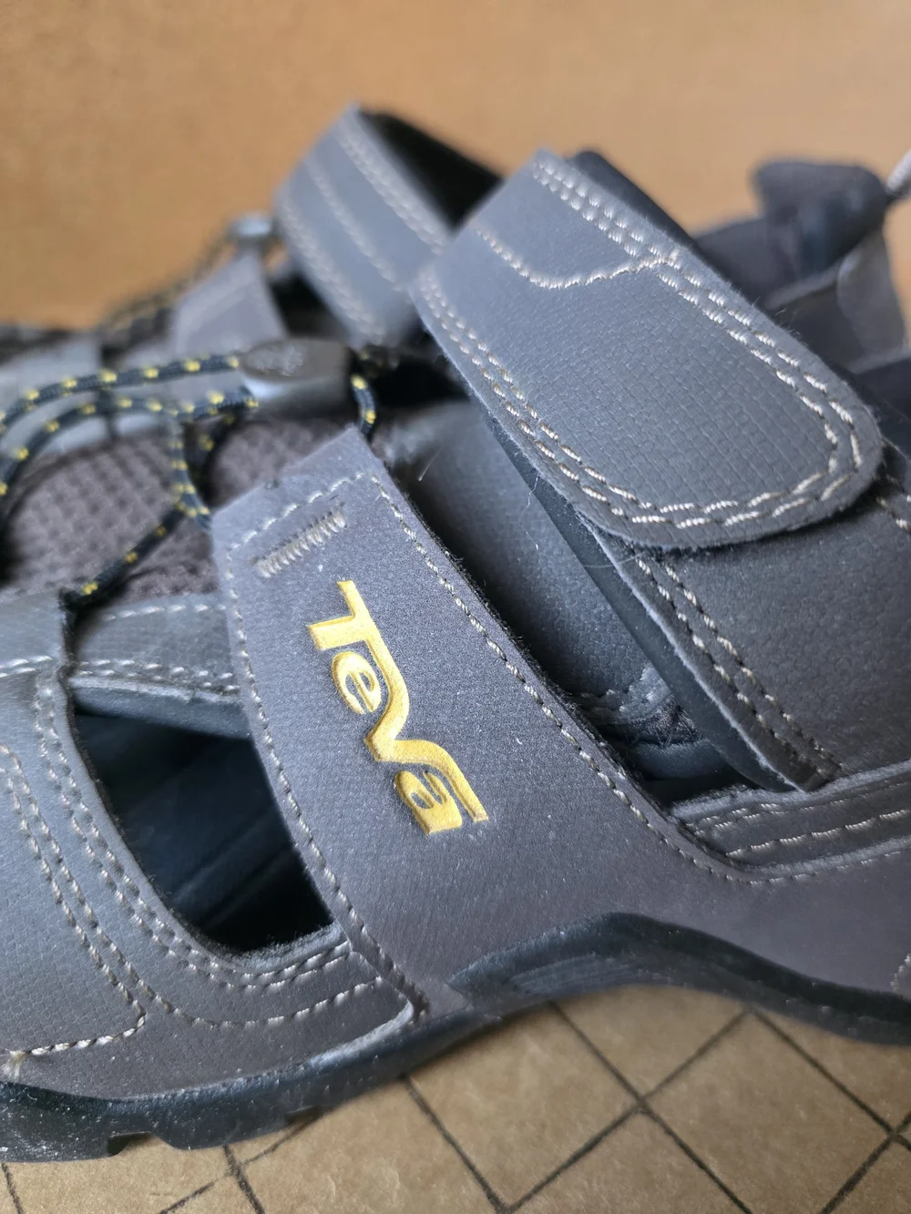 Teva Forebay Men's Closed Toe Water Hiking Sandals Gray Size 12 NEW Pristine
